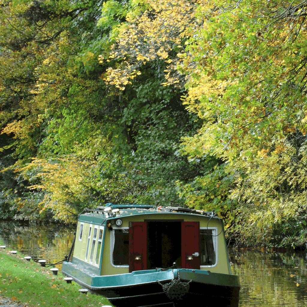 Moored narrowboat in the autumn